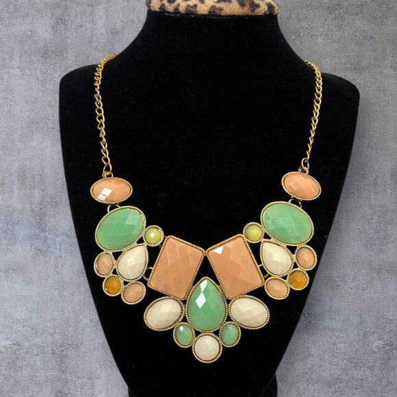 Multi color pastel color necklace gold tone - Picture 2 of 7